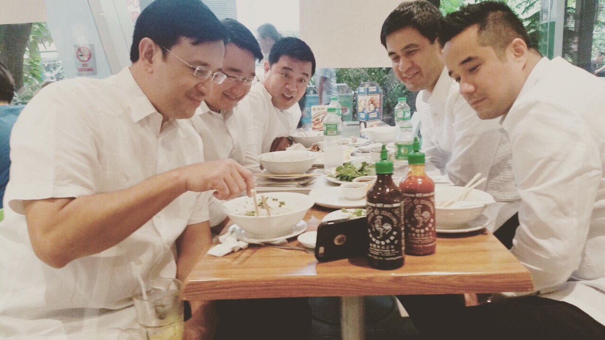 miroquimbo's tweet photo. No invite to #inauguration2016Digong, no prob. Facebook Live to the rescue. #Phoa #lunch https://t.co/IE6W3o8Hkt