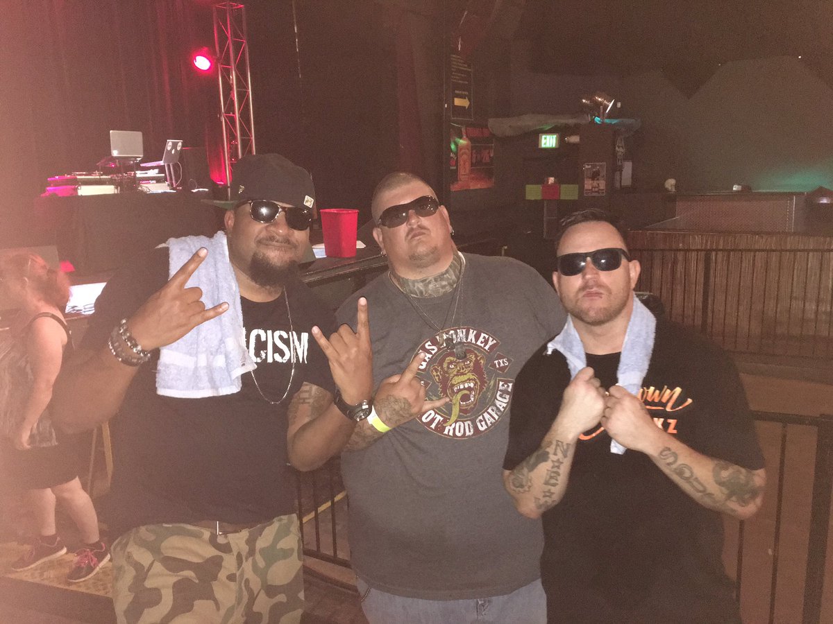 OUTLAWTHECEO's tweet photo. @TheRealBubbaK good show! Good times!!! https://t.co/pwppXeITXG