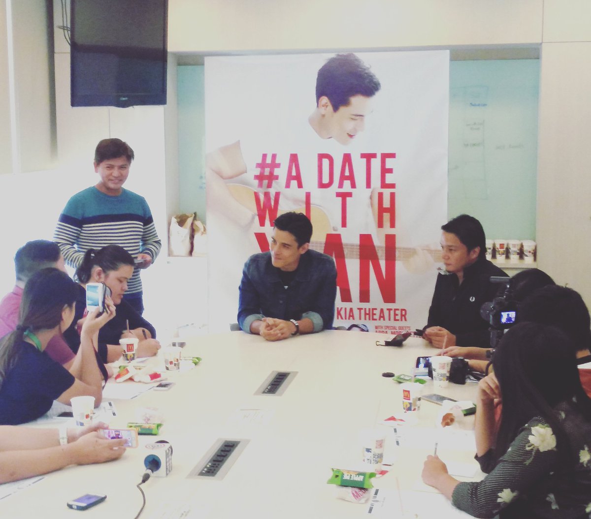 RealStoryOfUS's tweet photo. Isa sa mga aabangan ng mga tao, ang gagawing explosive na dance move ni Xian! #ADateWithXian https://t.co/Silsr1Gtw6