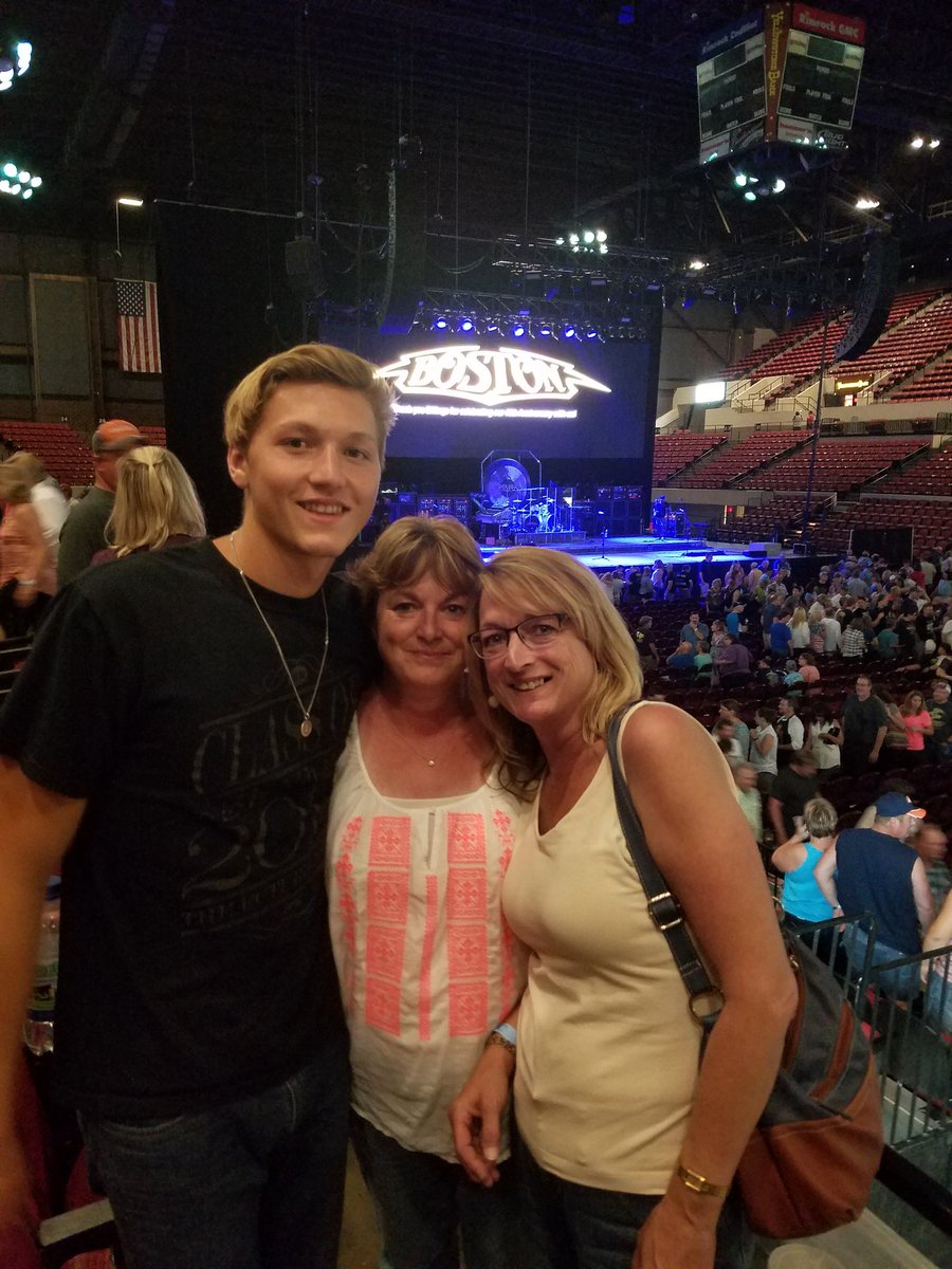 camsk12's tweet photo. Family Time🎸🎼 https://t.co/4v7u3giQCN