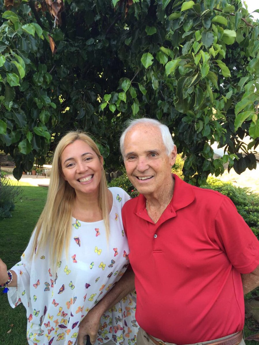 AndreaCoaching's tweet photo. Disfrutar un encuentro con mi Maestro #TimGallwey No tiene precio🙋😍
Yo❤️ #TheInnerGame ❤️⚽️#Coaching
#LosAngeles✈️ https://t.co/JkNRH7m4kH