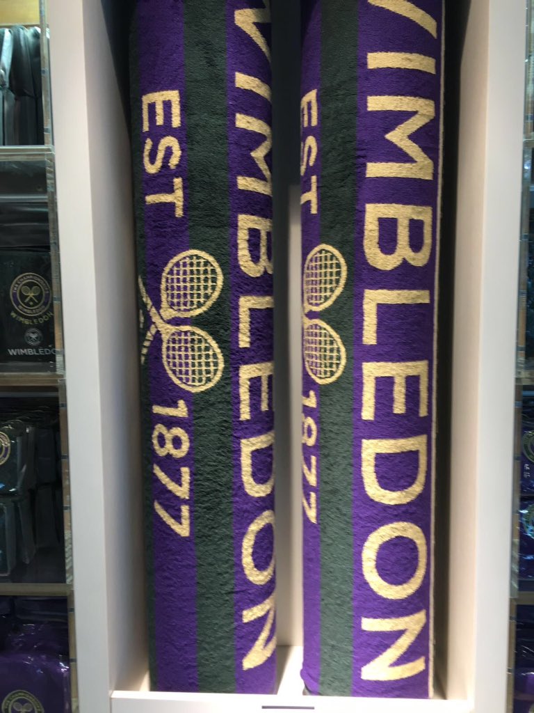 ClinicaTenis's tweet photo. Would you like to have the official towel of Wimbledon? RT and follow us to participate in the raffle of a towel! 🎾 https://t.co/whOA6PAGGA