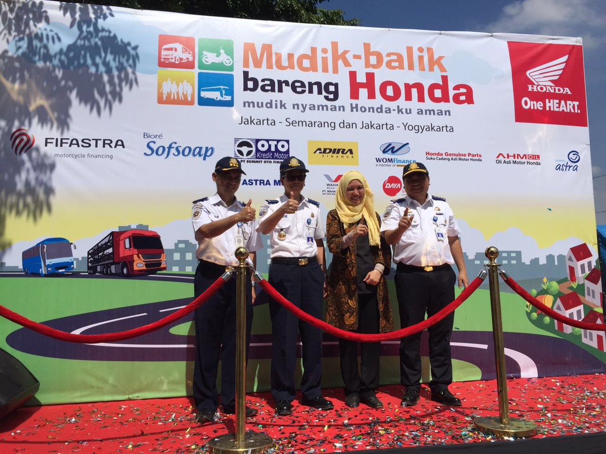 welovehonda's tweet photo. Hari ini ada pemberangkatan sepeda motor peserta "Mudik Bareng Honda 2016". Ada yang ikutan Brosis? #MBH2016 https://t.co/wH84NoNgFf