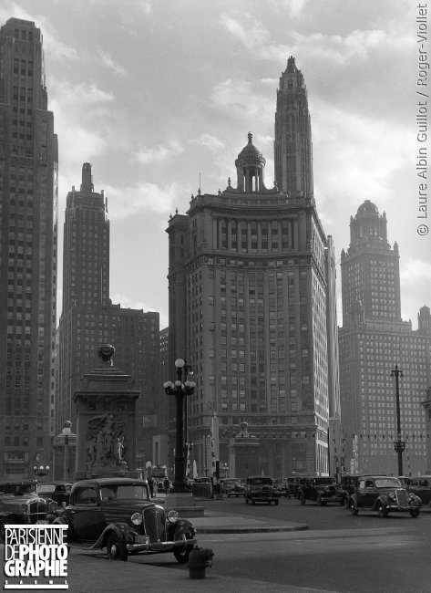 Roger_Viollet's tweet photo. ✈ #carnet de #voyage ✈
Le pont de la #MichiganRiver #Chicago, vers 1930.
#voyage #travel #photography #trip #photo https://t.co/fiap73y3w0