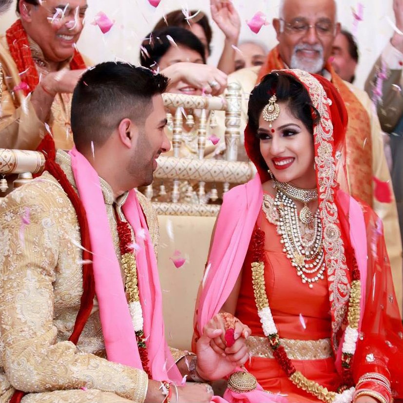 Are you a lover of the traditional red lip? #WeddingMakeup ow.ly/KXpL301D08m