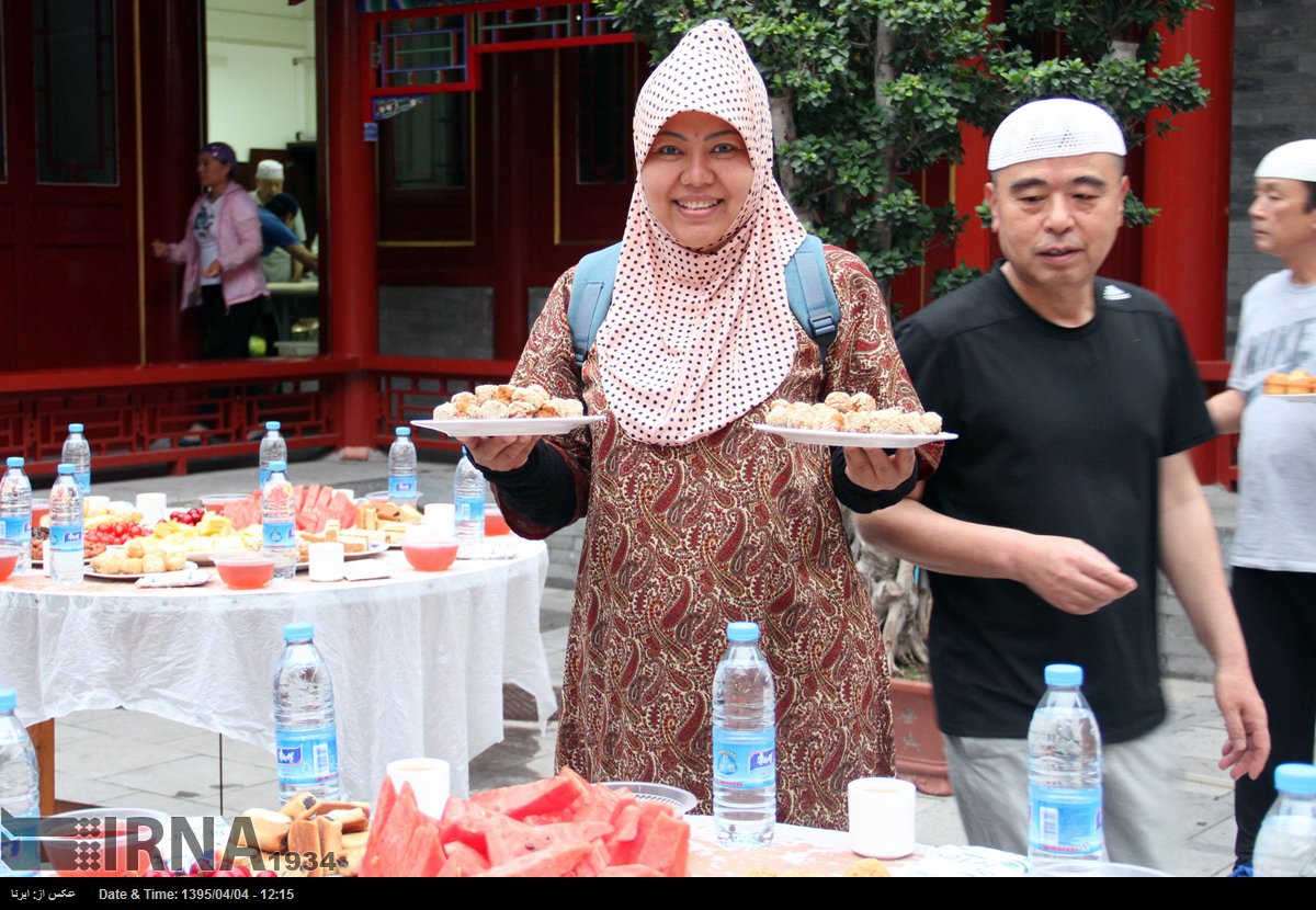 Iran's tweet photo. #Photos: Fast breaking (#Iftar) ceremony in #NanDouYa #Mosque, #China

https://t.co/Edy28xieN1 

#Ramadan #Muslims https://t.co/ikqfLn8SFP