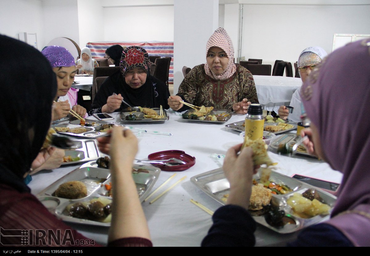 Iran's tweet photo. #Photos: Fast breaking (#Iftar) ceremony in #NanDouYa #Mosque, #China

https://t.co/Edy28xieN1 

#Ramadan #Muslims https://t.co/ikqfLn8SFP