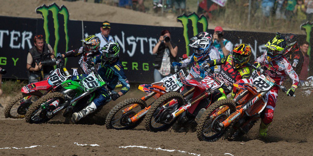 24mxhondafans's tweet photo. Cool @mxgp skewer! Mantova first corner #speedwaystyle @Antoniocairoli @TimGajser243 @glenncoldenhoff @MatissKarro https://t.co/k4zxat2hRL