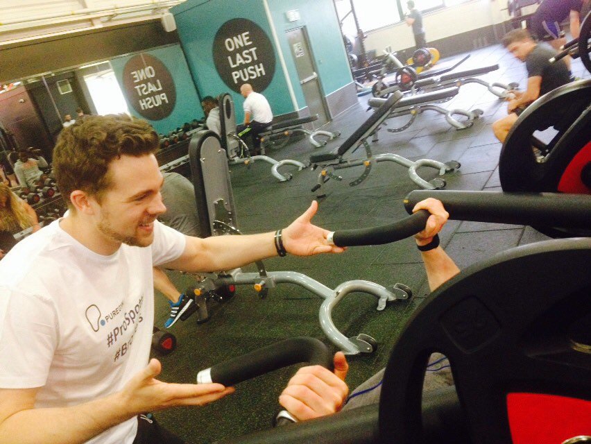 You got this bro! Looking to push yourself? Grab a team member to give you a spot tonight #purespotter #broreps 💪