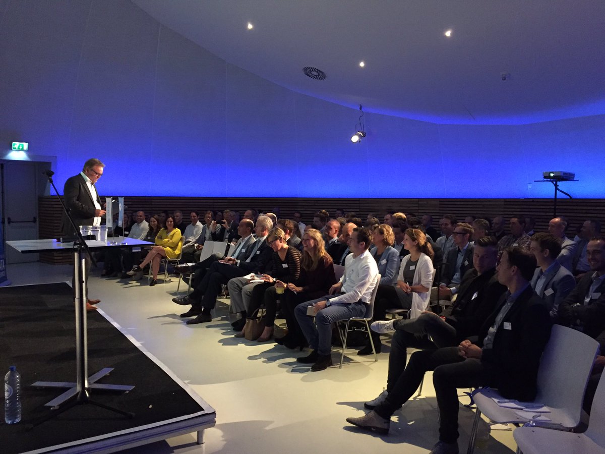 Datlinq's tweet photo. We zijn begonnen! Jan van Setten #bigdata wat kan je er (niet) mee? #datlinq relatiedag! @Drijv_Paviljoen https://t.co/fkUuf7u11S