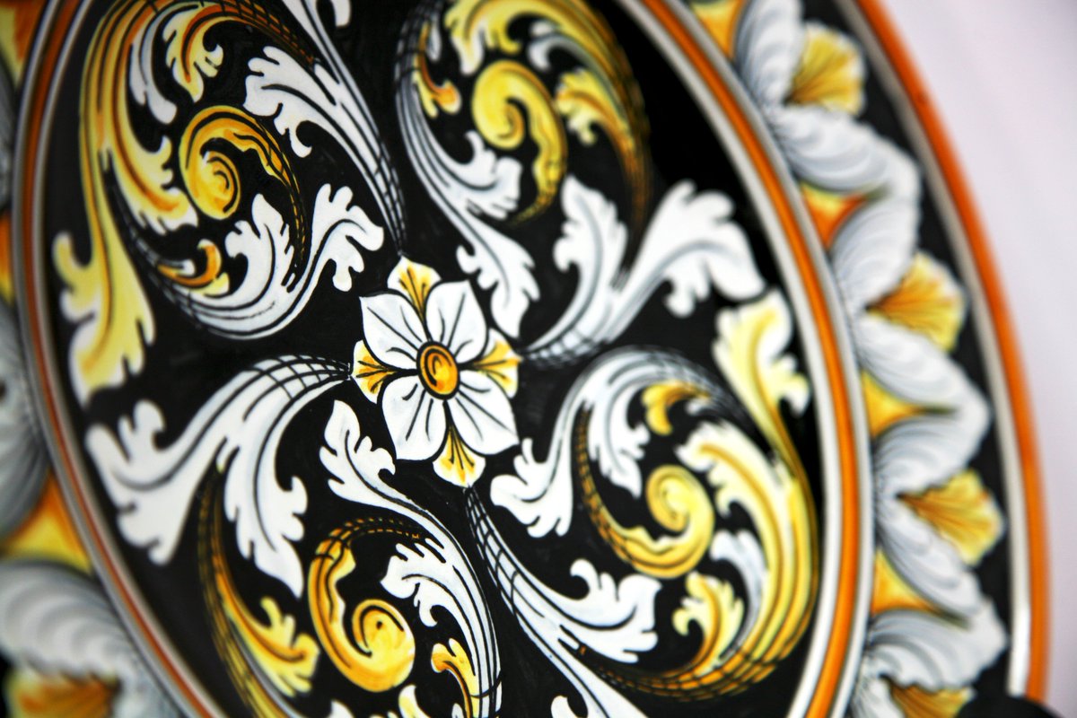 ACJ_HandMade's tweet photo. OOAK. Floral motifs on a black background. https://t.co/APLky4DSOm #ooak #ceramics #Pottery #plate #uniqueitem #art https://t.co/3FESnjtmrU