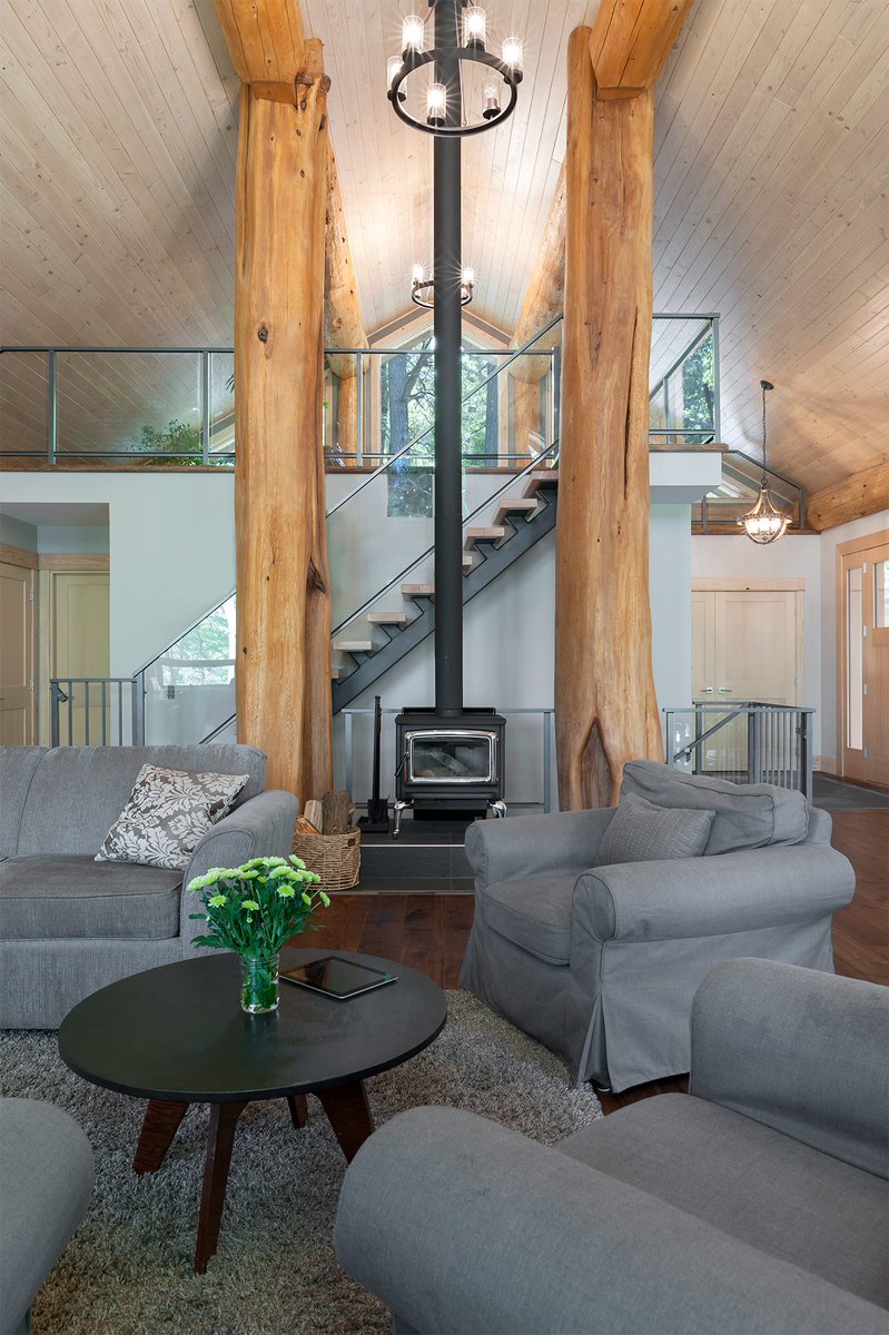 StreamlineDLTD's tweet photo. This #postandbeam was designed w/ a spilt ridgebeam 2 center the f/p between 2 log posts #ModernHomeVictoriaMagazine https://t.co/lILtBejzPc