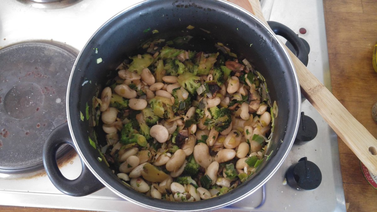 laureanodebat's tweet photo. PARTE 2. Alto guiso en proceso. #NOA #Salta #Kitucho #Porotos https://t.co/TXcxiXLfam