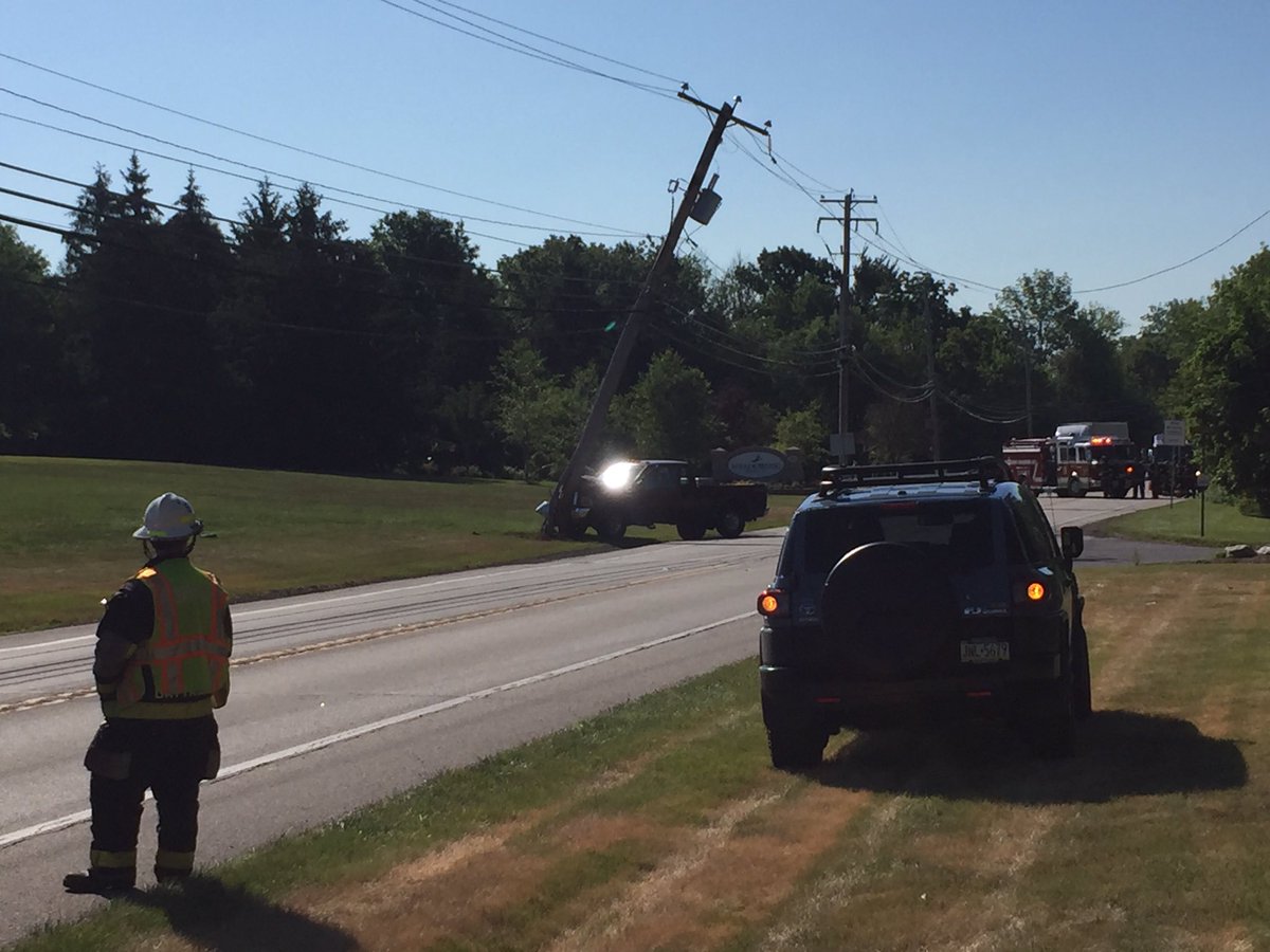 skippackfire's tweet photo. Station 86 - Engine, assists Station 83 on two vehicle crash on Skippack Pike. Truck into pole with wires down. https://t.co/PI45xwBOcb