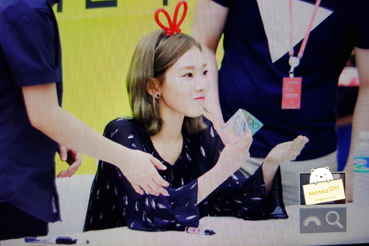 [PIC][30-06-2016]TaeYeon tham dự buôi fansign đầu tiên cho "Why" vào tối nay - Page 3 CmM4l--UYAApNzw