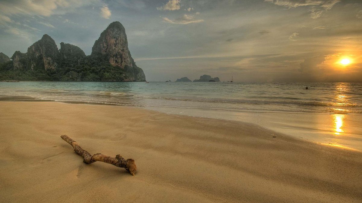 boatint's tweet photo. Honeymoon in style, on board a superyacht! Here's our pick of the 7 best destinations https://t.co/jgC30huOZI https://t.co/5CEs1R0yAm