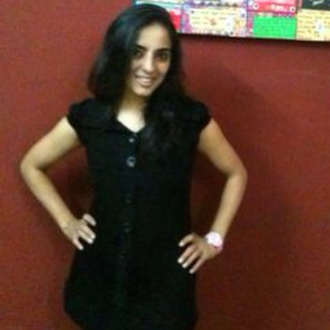 iamvanikaushal's tweet photo. When you arent having a good day, a #throwbacksnap can work wonders #2014 not #writing #Fooling around https://t.co/OTOfbtidJl