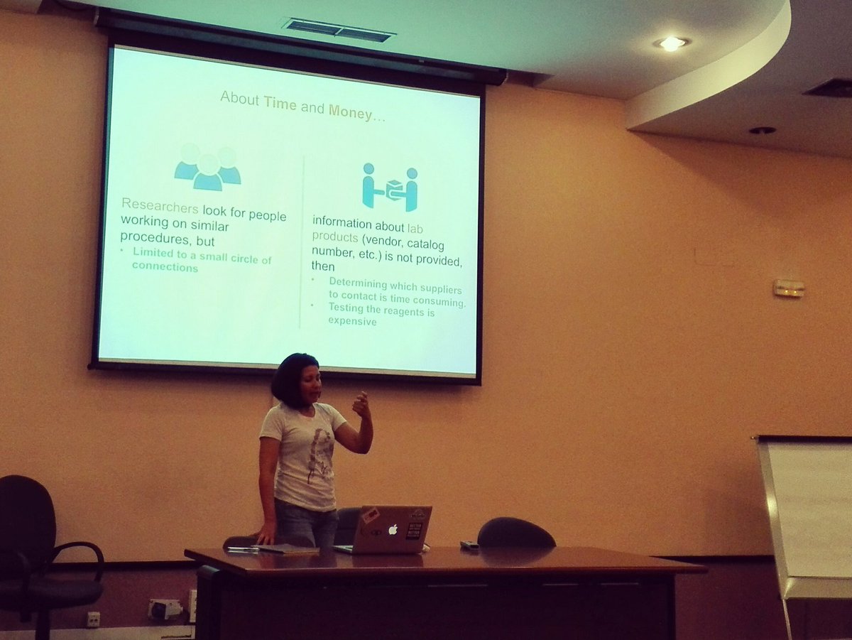 idafensp's tweet image. @olgaxgiraldo introducing her work on #SmartProtocols and the @actuaupm #actualoop experience @oeg_upm