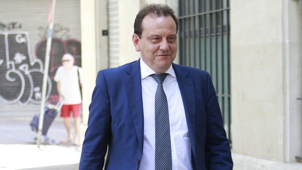 LaVanguardia's tweet photo. El fiscal Horrach dice que Fernández Díaz debería dimitir “de inmediato” https://t.co/3SxTqbLgiT https://t.co/56CGYQ9SOz
