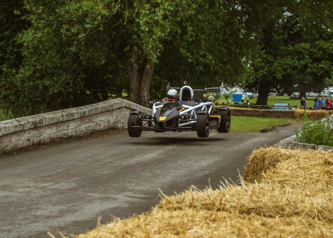 BlackTopMediaUK's tweet photo. Ariel Atom flying at @CholmondeleyPAS #cpas2016 https://t.co/TFWgXQ9qix