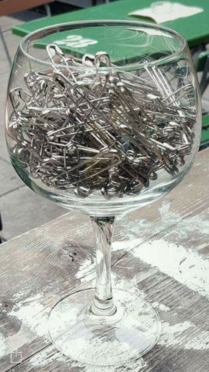 We have 200 safety pins to give out tonight. Join us in the showing of solidarity for migrants in the UK #safetypin