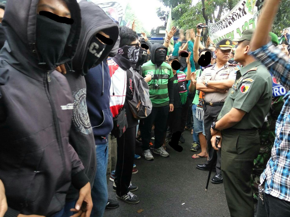 heroescitycsl's tweet photo. Tuhan memberikan kita anugerah besar yaitu kesetiaan.
#PersebayaAtoeMati https://t.co/9bDFjNeUgg