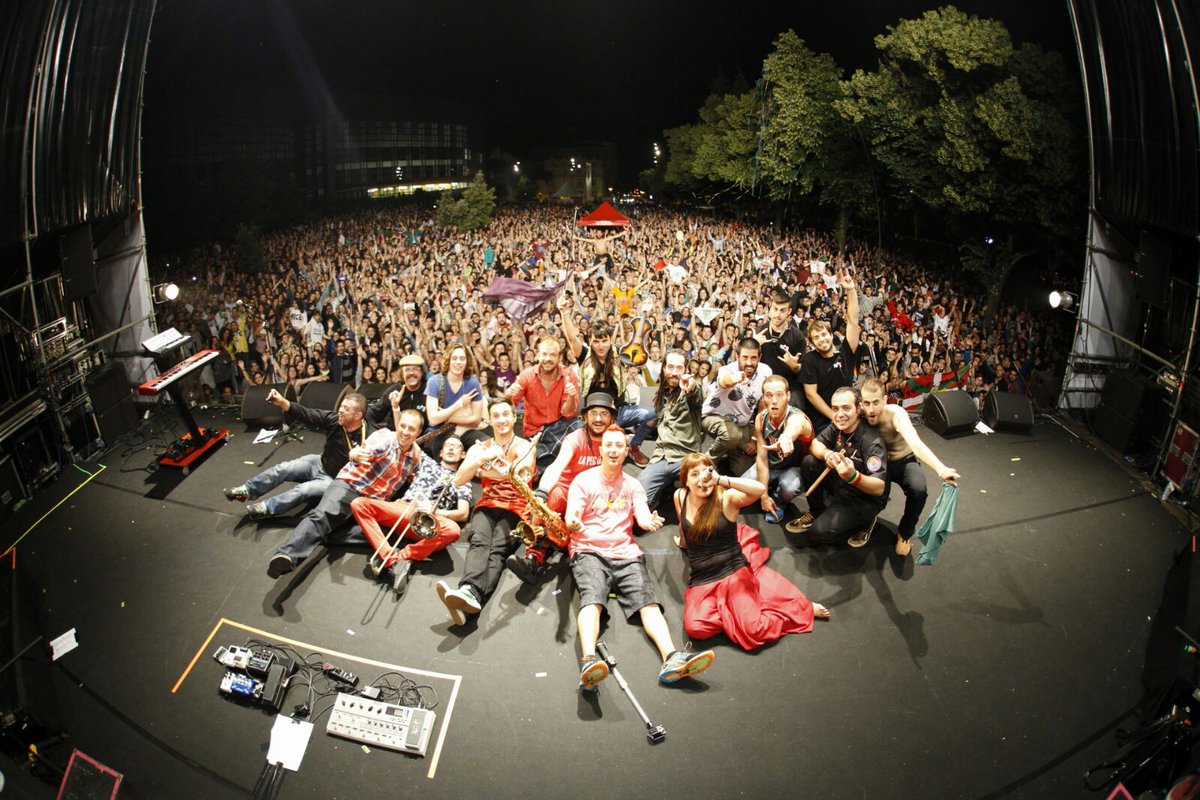 lapegatina's tweet photo. Gracias #Burgos!! Ha sido espectacular!! Viva vuestra Morcilla!! RT si estabas ahí!! https://t.co/RK7cW1rHGF