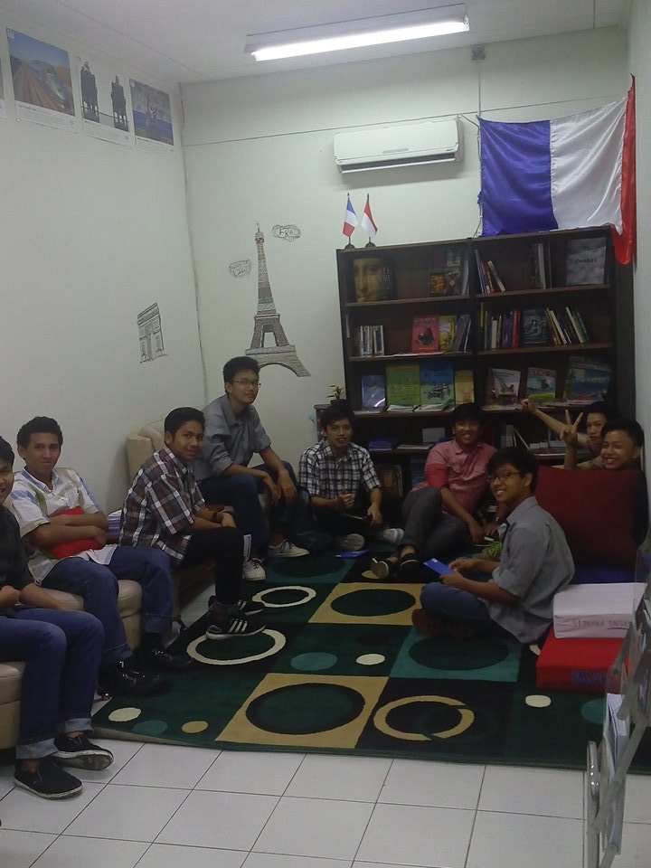 Sebelum acara, sudah datang teman - teman dari Vincensius Putra yg akan perform bermain musik. Penasaran?