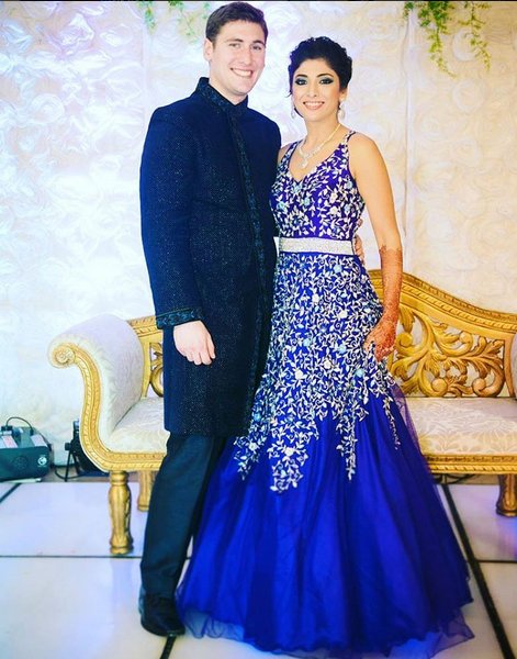 TeddoWedding's tweet photo. Bringing 2 #cultures together, celebrating as 1. Extra marks for the #colourcoordination. 
PC: @Candid_Weddings https://t.co/tGE9t3zo0t