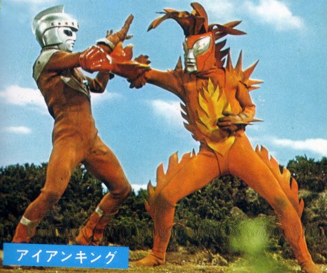 アイアンキングは45メートル55万トンというのが設定だが放映時期に