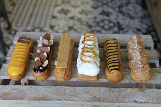 Haveanicecake's tweet photo. Ordenados,en fila, para que los puedas ver bien. Son nuestros #eclairs #altapasteleria https://t.co/J93mJRGITj