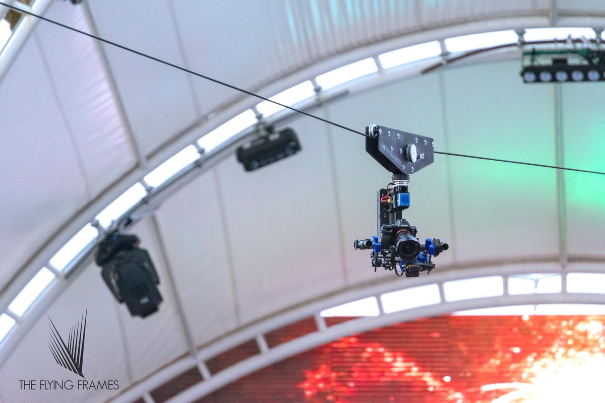 TheFlyingFrames's tweet photo. Cablecam: para aquellos lugares donde no es posible volar con drones. #ingeniariaaudiovisual #cablecam #aereo https://t.co/F6j9WtqROd