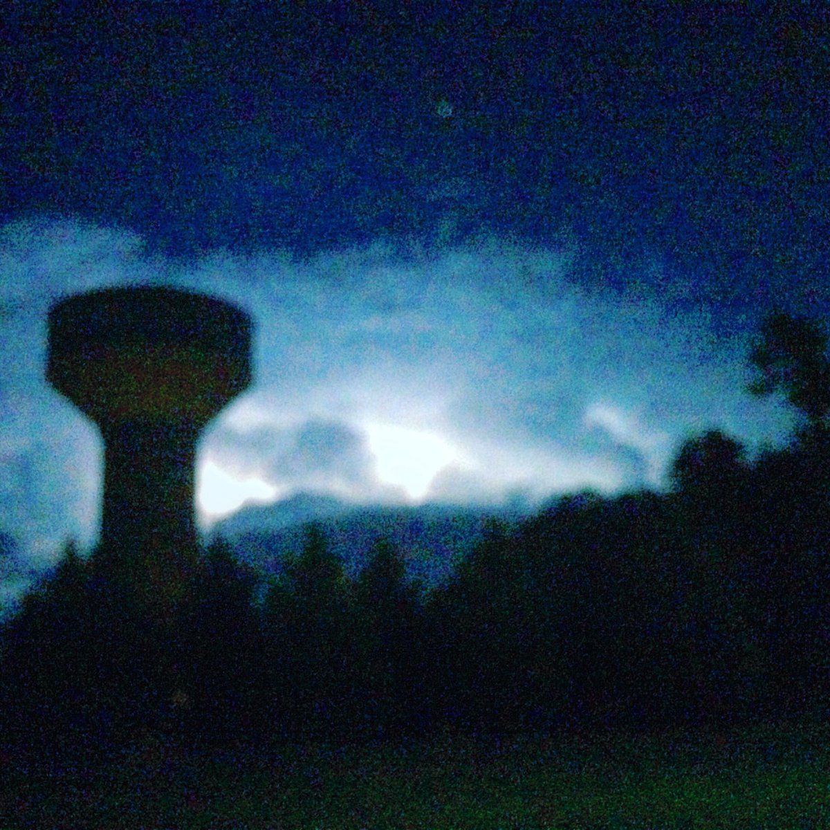 cmstone2's tweet photo. #SummerStorms #NaturesBeauty https://t.co/69p3aJdLaw