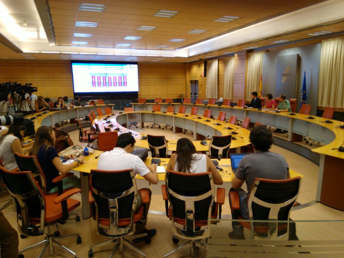 DGTes's tweet photo. #DirectoraDGT presenta #OperativoDGT #verano con llamamiento a usar vehículos y rutas seguras y #TransportePublico https://t.co/YZgmb1HD1U