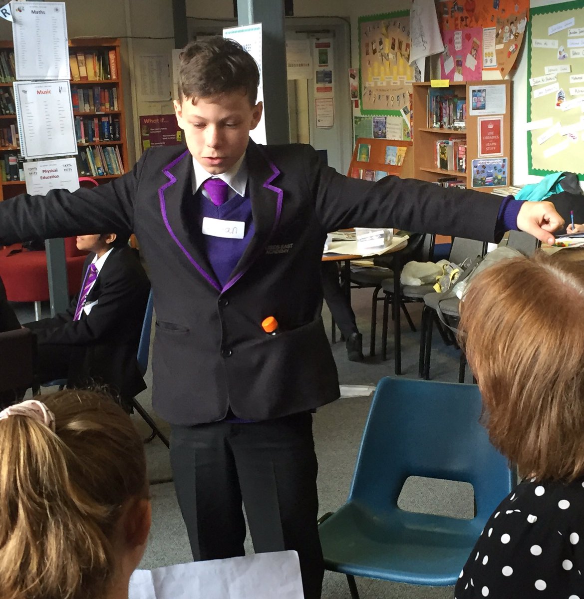 ConnectFutures's tweet photo. Heads Up,Arms out.Public speaking & body language- how do we project this? #SpeakUpStandUp #awkwardarms 😍 https://t.co/rCi23kP3Zw