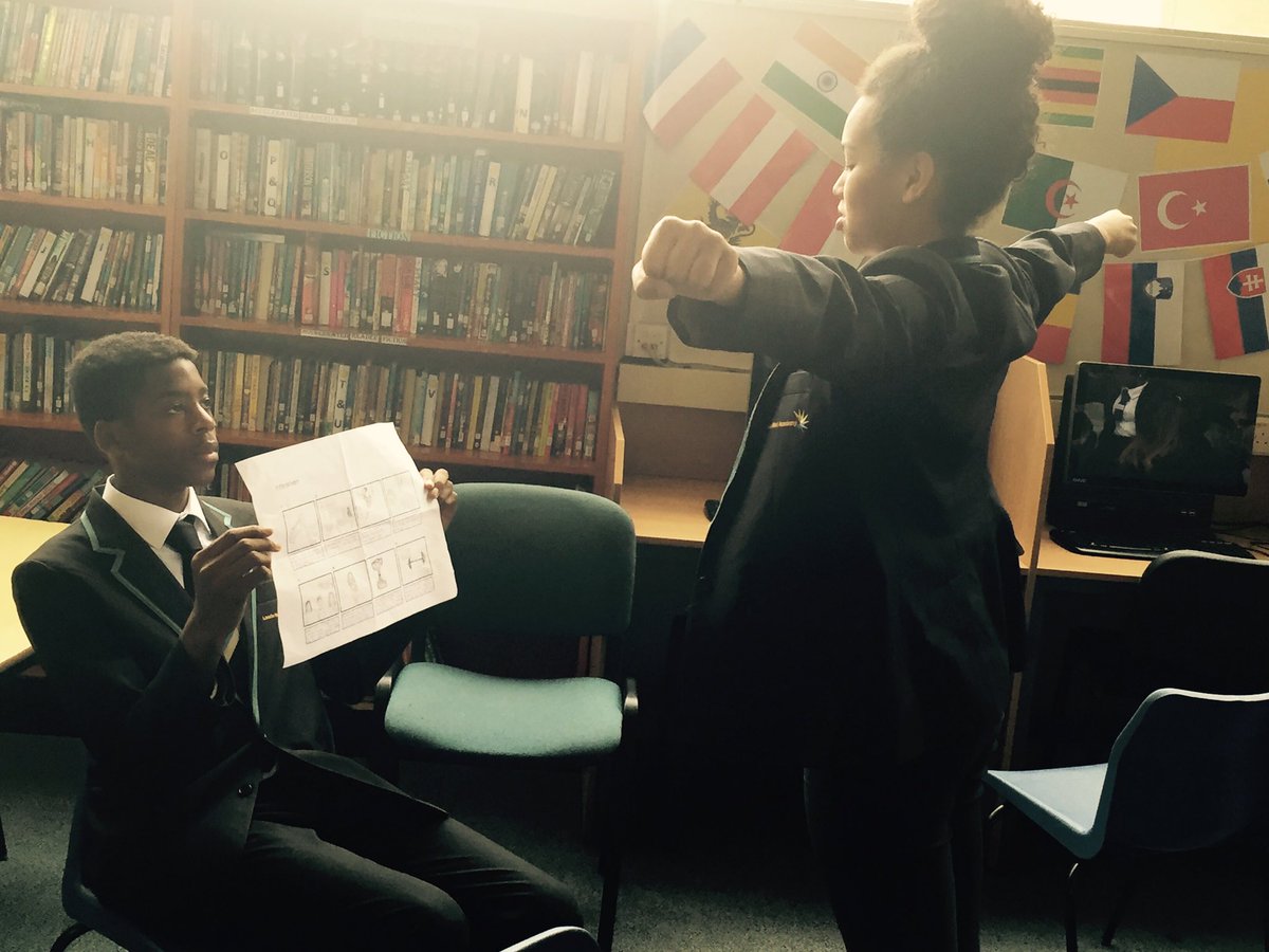 ConnectFutures's tweet photo. Heads Up,Arms out.Public speaking & body language- how do we project this? #SpeakUpStandUp #awkwardarms 😍 https://t.co/rCi23kP3Zw