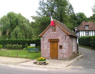 GG_RMC's tweet photo. Entendu dans le #MatchDesGG: voici la plus petite mairie de France à Saint-Germain-de-Pasquier (8m2) https://t.co/zsoBrKAAXz