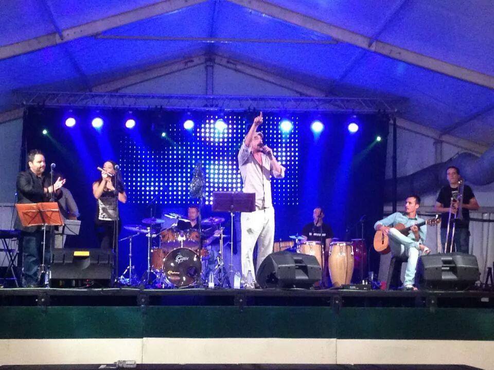 lopezdeayala's tweet photo. Noche de fusión flamenca en la terraza del @lopezdeayala con @SentimientoLoko y @alsondecajon, viernes 1/07 22h. https://t.co/0HfVeCTYNP
