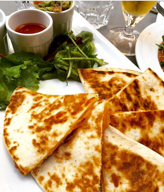Harpers_Paris's tweet image. #Starters #Quesadillas #HarpersParis #Paris17 #Paris18 #Miam #Lunch #Dinner #PornFood #Instapics #NowOpen