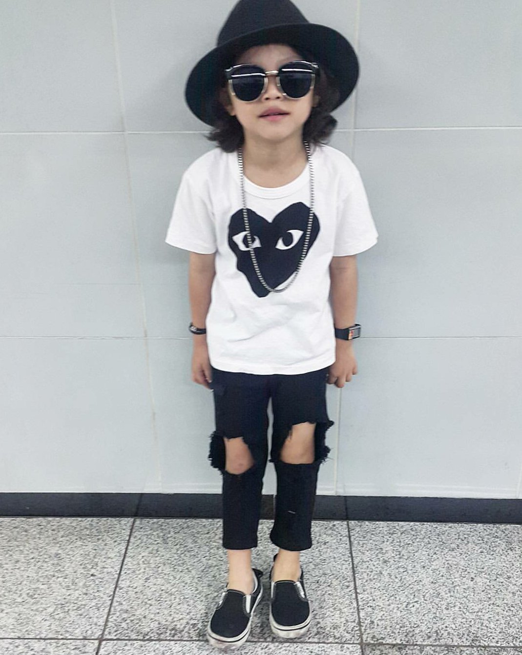 韓国ファッション メンズ A Twitter 韓国オシャレキッズ ブランドtシャツをアイテムで使いこなして 色の組み合わせも上手ですね 参考になります 韓国好きな人rt 韓国ファッション Koreanfashion