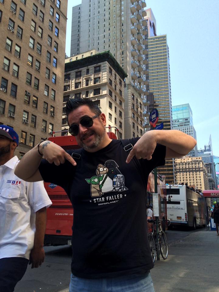 oopsplanet_com's tweet image. Hay quien se va a Nueva York bien equipado para al estreno en Broadway de "Star Faller" #fallas #diseno