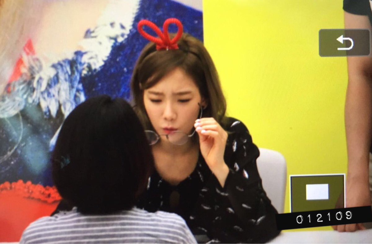 [PIC][30-06-2016]TaeYeon tham dự buôi fansign đầu tiên cho "Why" vào tối nay CmMSQ-fVYAA-6UU