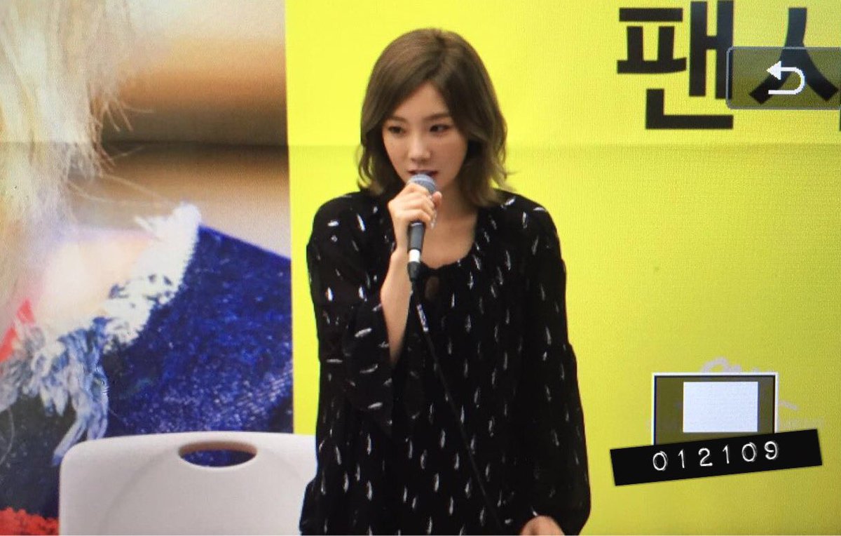 [PIC][30-06-2016]TaeYeon tham dự buôi fansign đầu tiên cho "Why" vào tối nay - Page 2 CmMSQ8OUoAEdlZR