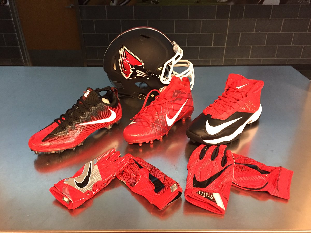 Some Neu items rolling into the equipment room! Stay tuned in for more! <a href="/usnikefootball/">Nike Football</a> #NeuEra