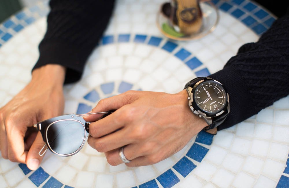 HPUK's tweet photo. Classic style meets smartwatch technology w/ @WaseemStark's #TitanJuxt. #EngineeredbyHP https://t.co/vyeyAlytKm https://t.co/aOVE1Hs5gO