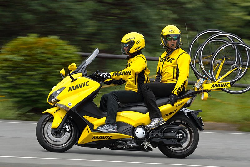 yamaha_bike's tweet photo. 「MAVICニュートラル・モト」。
イエローにペイントされたヤマハTMAX 530は、いまや自転車ロードレースの円滑な運営には欠かせない存在となっています。 #toj2016
https://t.co/o6NRHNZtkH https://t.co/xg5dxOM0GD