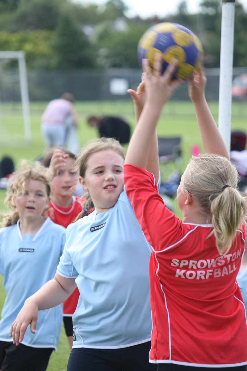 These girls can! #thisgirlcan #korfball <a href="/EnglandKorfball/">England Korfball</a> <a href="/SportStructures/">Sport Structures</a>