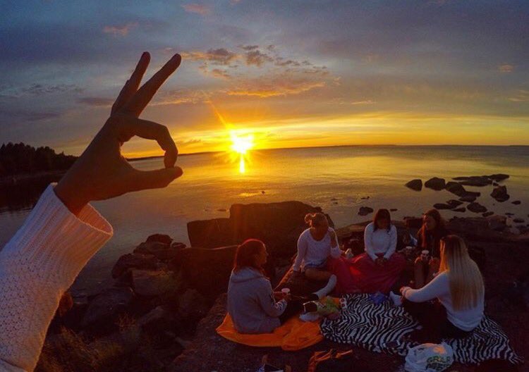 Gårdagen 🙏🏼
Heldag med sol, bad, grill, alkohol, solnedgång &amp; grymma tjejer! 👭☀️