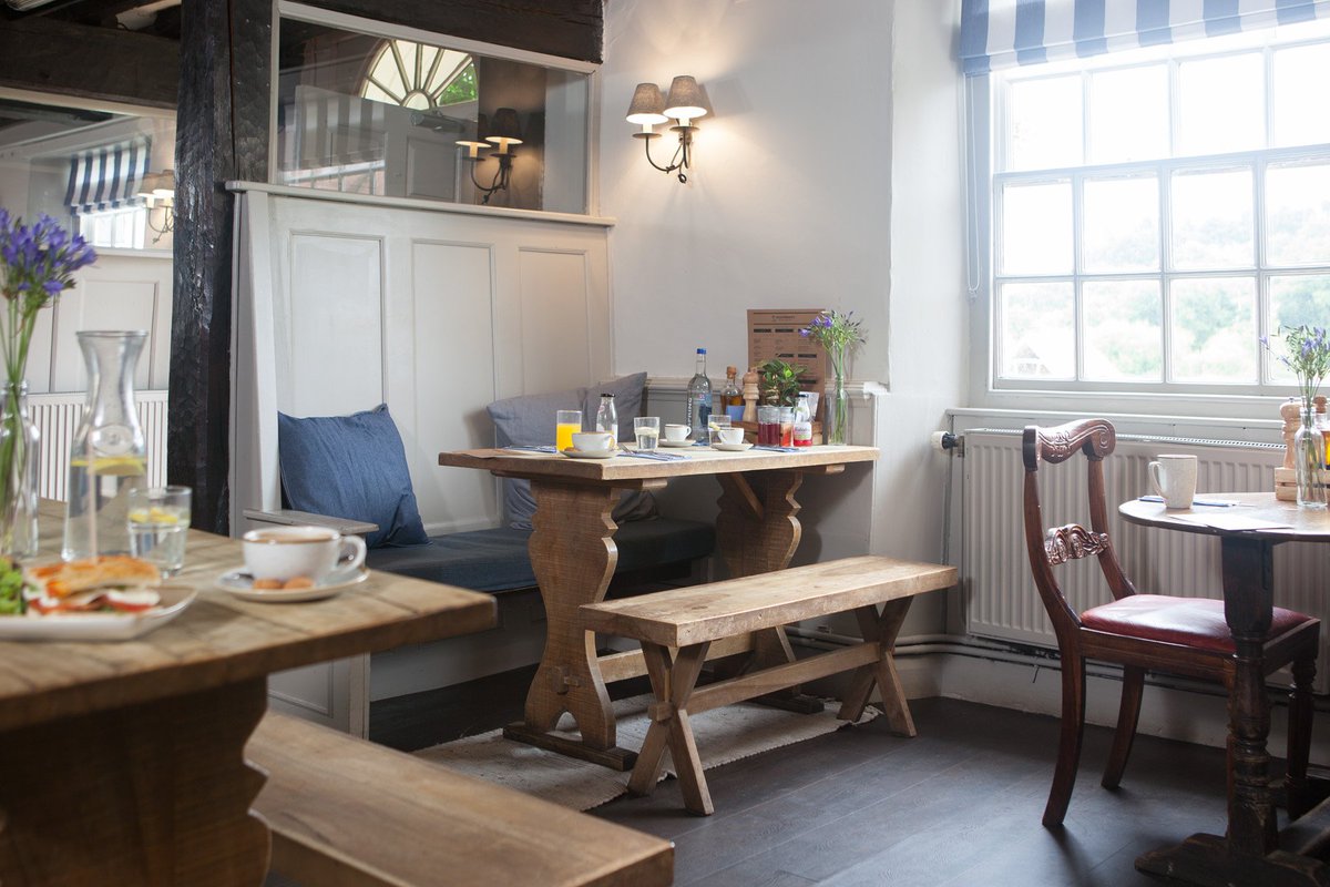 masterbuildUK's tweet photo. #SocialMediaDay whoah!  If you're on your news feed #follow &amp; RT take a look at our #NEW Yachtsman's Bar &amp; Garden https://t.co/j96DzYqafk