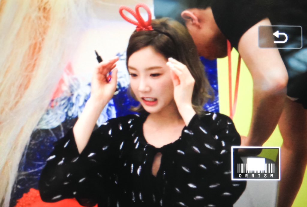 [PIC][30-06-2016]TaeYeon tham dự buôi fansign đầu tiên cho "Why" vào tối nay - Page 2 CmMbBHdUkAAk24b